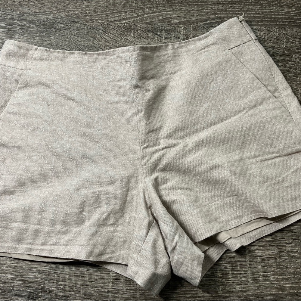 Women's LOFT Tan/gold Shorts, size 6